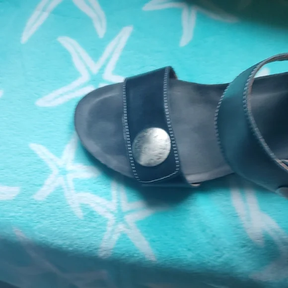 Taos Carousel 2 Black Modern Comfort Sandals - Picture 5 of 11